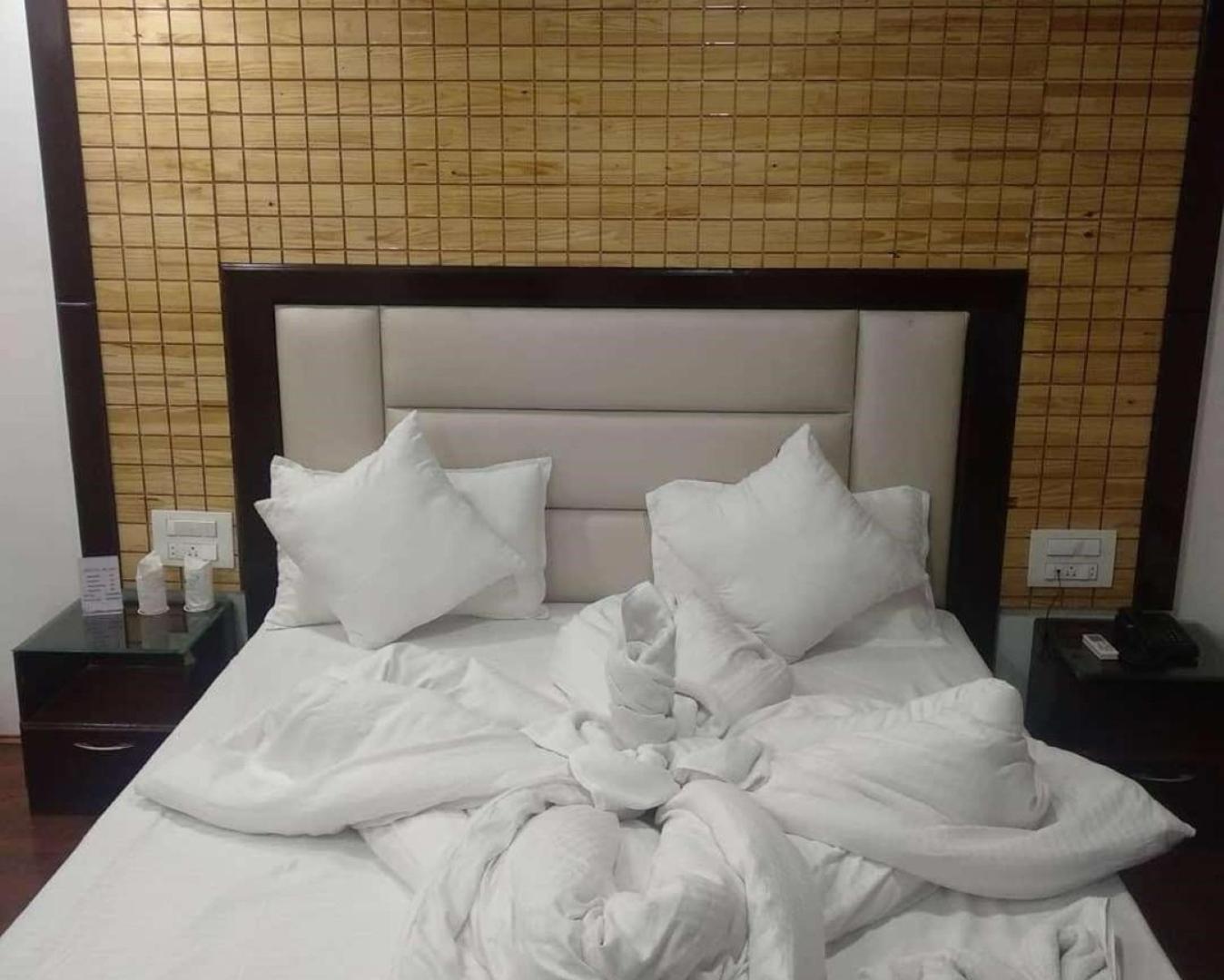 Hotel Bliss , Anantnag Екстер'єр фото