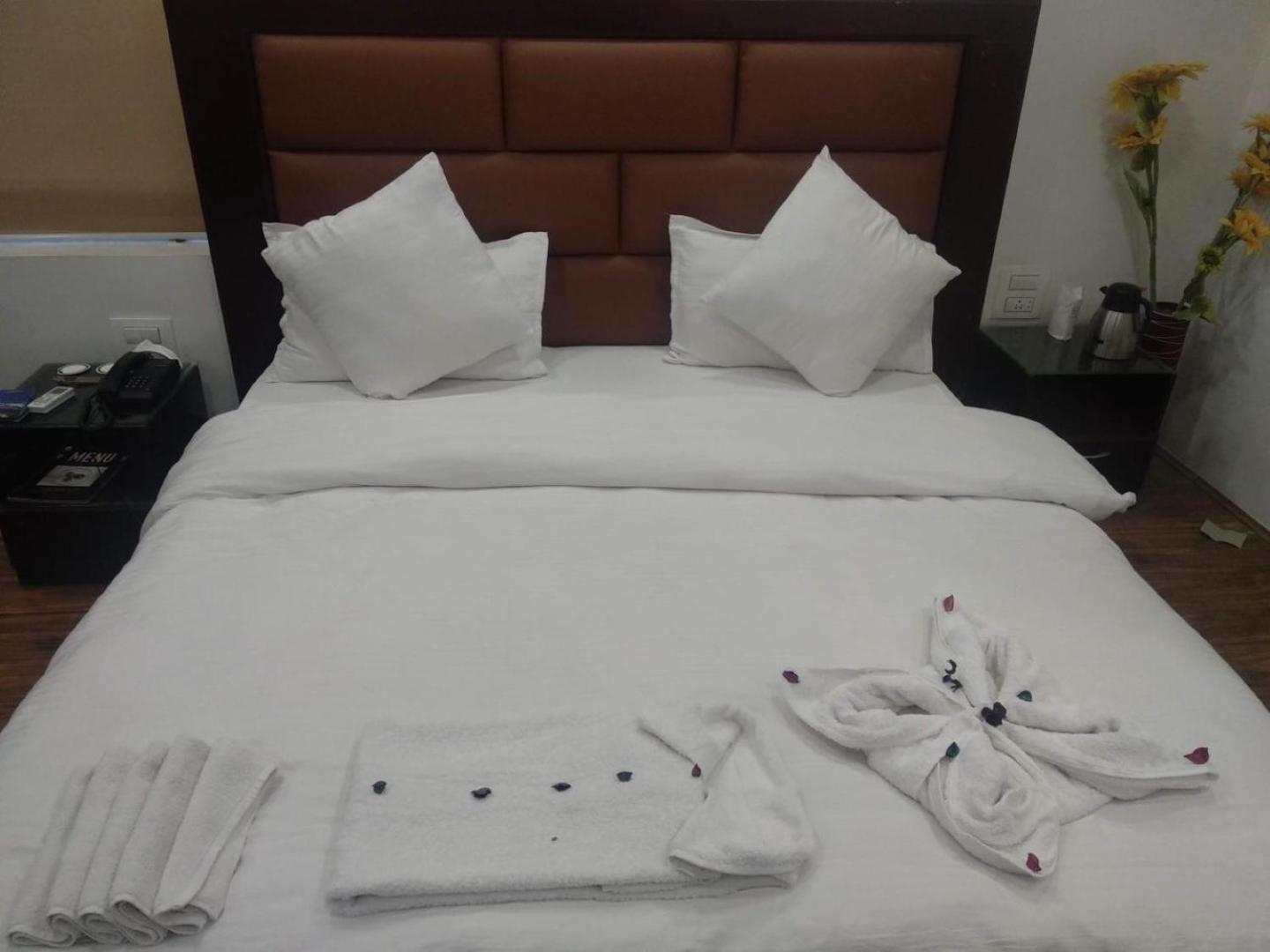Hotel Bliss , Anantnag Екстер'єр фото